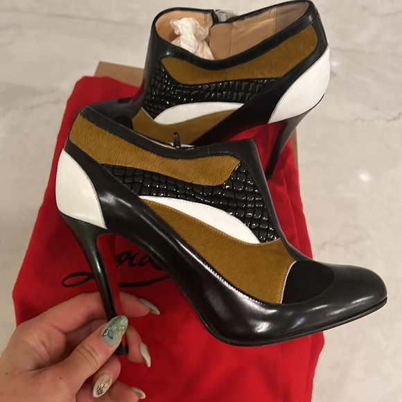 Christian Louboutin Pierced Ankle Bootie 37 / 7 - Picture 2 of 10